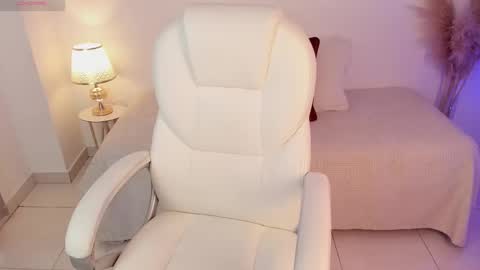 Snapshot of amaraht_ chatting on February 28, 7:35 pm Amara online show from February 28, 7:35 pm