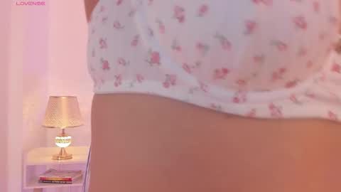 Snapshot of amaraht_ chatting on November 18, 3:01 am Amara online show from November 18, 3:01 am