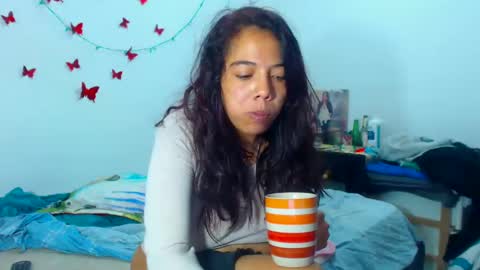 Amara Julia online show from December 31, 5:40 pm