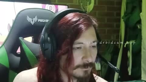 Snapshot of amaru_bf_experience chatting on November 7, 2:44 am Amaru online show from November 7, 2:44 am