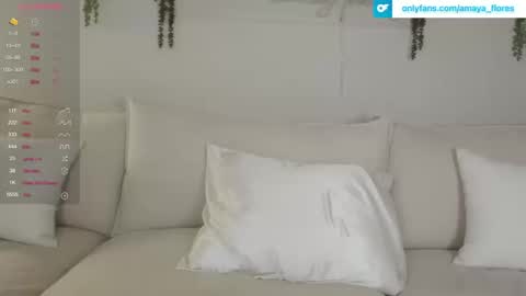 amaya_floress online show from October 18, 9:37 pm