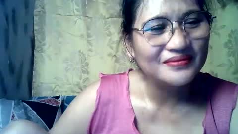 Snapshot of amazing_angel22 chatting on October 25, 1:02 am amazing angel online show from October 25, 1:02 am