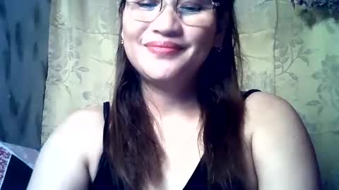 Snapshot of amazing_angel22 chatting on October 27, 2:59 am amazing angel online show from October 27, 2:59 am