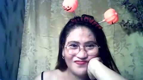 Snapshot of amazing_angel22 chatting on October 31, 2:07 pm amazing angel online show from October 31, 2:07 pm