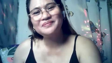 Snapshot of amazing_angel22 chatting on March 24, 1:38 pm amazing angel online show from March 24, 1:38 pm