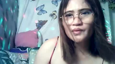 Snapshot of amazing_angel22 chatting on March 29, 12:32 am amazing angel online show from March 29, 12:32 am