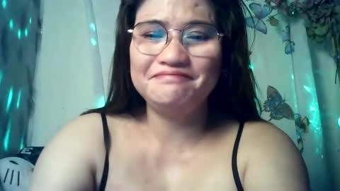 Snapshot of amazing_angel22 chatting on March 31, 11:27 pm amazing angel online show from March 31, 11:27 pm