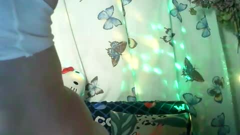 Snapshot of amazing_angel22 chatting on April 4, 3:09 pm amazing angel online show from April 4, 3:09 pm
