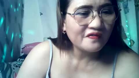 Snapshot of amazing_angel22 chatting on April 6, 11:22 am amazing angel online show from April 6, 11:22 am