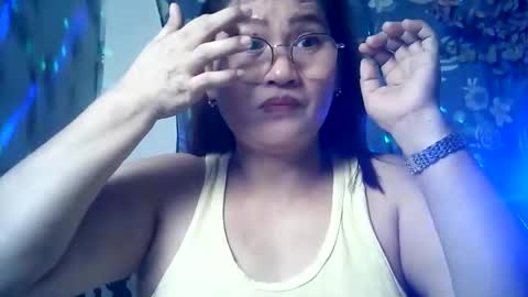 Snapshot of amazing_angel22 chatting on April 13, 9:42 pm amazing angel online show from April 13, 9:42 pm