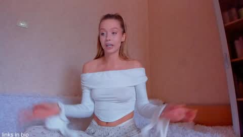 Snapshot of amazing_roxana chatting on September 21, 9:11 am Roxy online show from September 21, 9:11 am