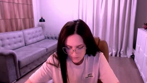 Snapshot of amazingeyes89 chatting on April 19, 1:21 pm Izza online show from April 19, 1:21 pm