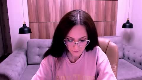 Snapshot of amazingeyes89 chatting on May 10, 2:44 pm Izza online show from May 10, 2:44 pm