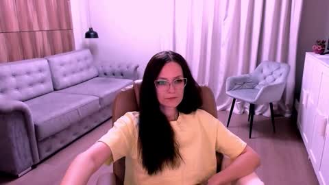 Snapshot of amazingeyes89 chatting on May 14, 11:17 am Izza online show from May 14, 11:17 am