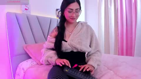 Sara  online show from November 12, 3:01 pm