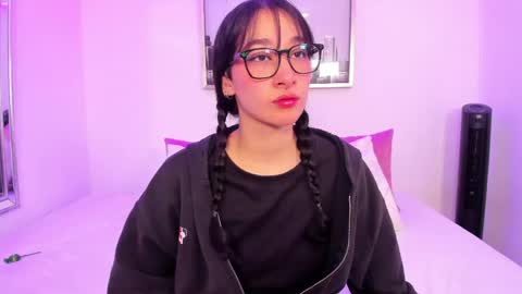 ambar_bloom online show from March 17, 12:08 pm