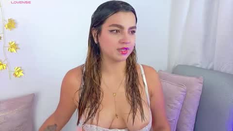 Snapshot of ambar_carterr chatting on December 15, 3:33 am Ambar online show from December 15, 3:33 am