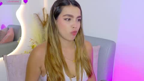 Snapshot of ambar_carterr chatting on May 20, 12:06 am Ambar online show from May 20, 12:06 am
