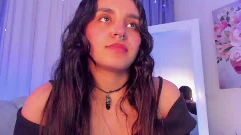 Snapshot of ambar_devon chatting on January 8, 1:00 am online show from January 8, 1:00 am