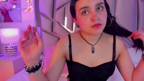 Snapshot of ambar_devon chatting on January 8, 7:03 pm online show from January 8, 7:03 pm