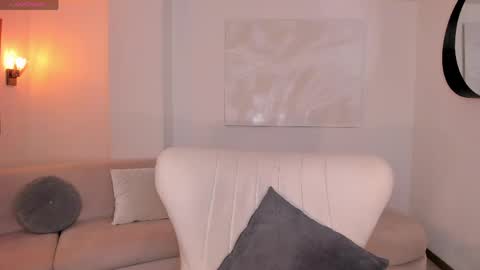 Snapshot of ambarjames_ chatting on May 7, 11:26 am Ambar online show from May 7, 11:26 am
