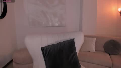 Snapshot of ambarjames_ chatting on May 8, 10:53 am Ambar online show from May 8, 10:53 am