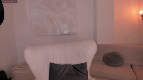 Snapshot of ambarjames_ chatting on May 9, 11:15 am Ambar online show from May 9, 11:15 am