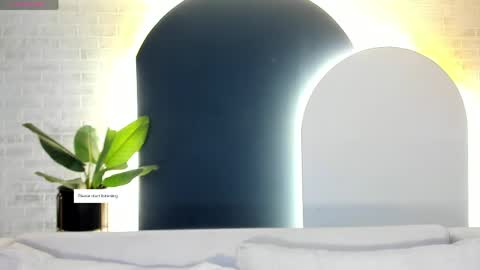 Snapshot of ambarjames_ chatting on May 10, 11:26 am Ambar online show from May 10, 11:26 am