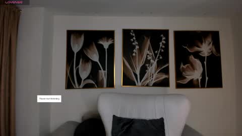 Snapshot of ambarjames_ chatting on May 11, 11:16 am Ambar online show from May 11, 11:16 am