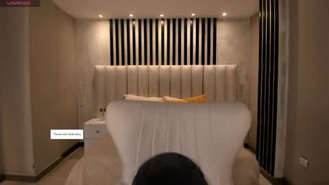 Snapshot of ambarjames_ chatting on June 6, 11:04 am Ambar online show from June 6, 11:04 am