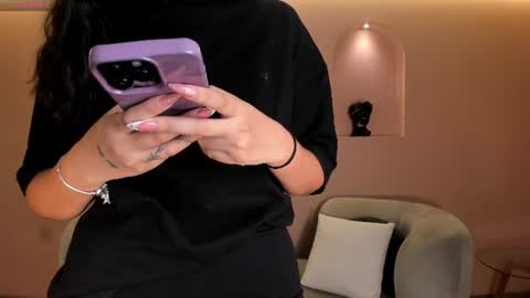 Snapshot of ambarjames_ chatting on June 11, 11:08 am Ambar online show from June 11, 11:08 am
