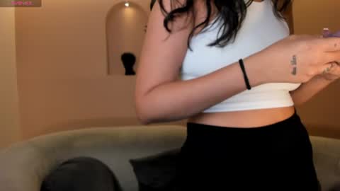 Snapshot of ambarjames_ chatting on June 20, 10:51 am Ambar online show from June 20, 10:51 am