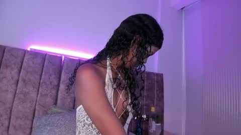 Snapshot of ambeer_fox_ chatting on May 19, 2:23 pm Amber online show from May 19, 2:23 pm