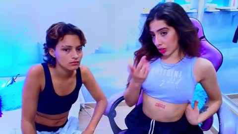 Snapshot of ambel_rose chatting on May 17, 1:03 am ambel_rose online show from May 17, 1:03 am