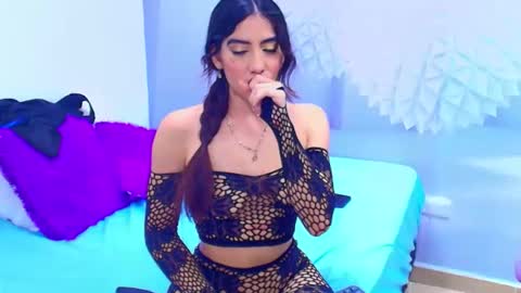 Snapshot of ambel_rose chatting on May 20, 10:38 pm ambel_rose online show from May 20, 10:38 pm