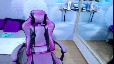 Snapshot of ambel_rose chatting on May 23, 7:18 pm ambel_rose online show from May 23, 7:18 pm