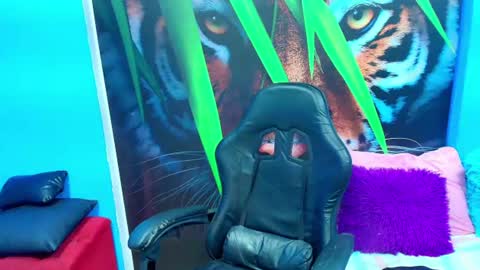 Snapshot of ambel_rose chatting on June 18, 2:10 pm ambel_rose online show from June 18, 2:10 pm