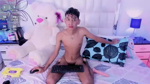 Snapshot of amber_18x chatting on January 15, 12:25 pm Cody amber online show from January 15, 12:25 pm