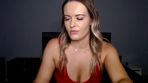 Snapshot of amber__xoxo chatting on February 10, 3:27 pm Amber online show from February 10, 3:27 pm