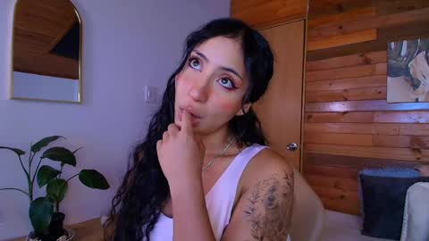 Snapshot of amber_curly chatting on May 25, 11:22 pm amber_curly online show from May 25, 11:22 pm