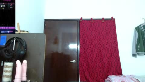 Snapshot of amber_kholin chatting on May 24, 3:00 am scarlett online show from May 24, 3:00 am