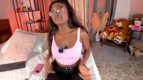 Snapshot of amber_maxwell chatting on June 4, 9:10 pm Amber online show from June 4, 9:10 pm