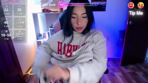 Snapshot of amber_morgan1 chatting on June 2, 8:33 pm Amber online show from June 2, 8:33 pm