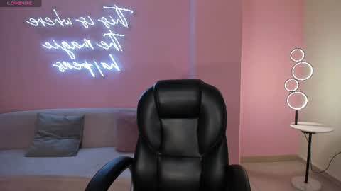 Snapshot of amberfarrell chatting on June 18, 8:24 pm Amber online show from June 18, 8:24 pm