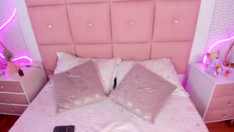 Amber online show from April 21, 7:28 pm