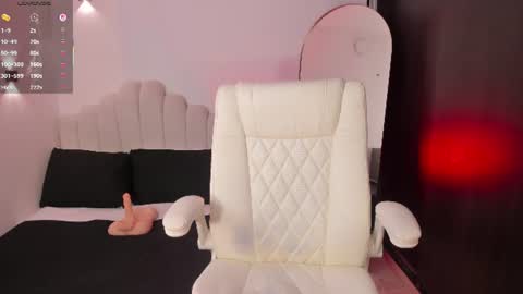 Snapshot of amberlewis_ chatting on June 30, 10:55 pm Amber online show from June 30, 10:55 pm