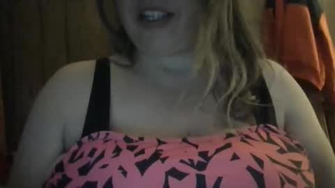 Snapshot of amberlixen chatting on May 13, 11:29 am amberlixen online show from May 13, 11:29 am
