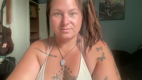 Snapshot of ambermoss7 chatting on July 15, 10:48 pm ambermoss7 online show from July 15, 10:48 pm