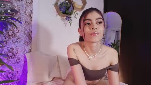 Snapshot of ambermoss_ chatting on March 22, 5:44 am Amber online show from March 22, 5:44 am