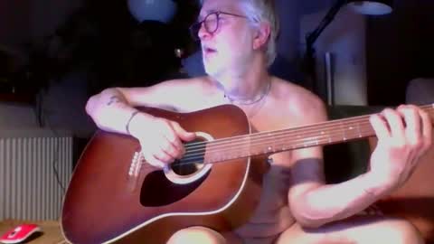 Snapshot of amberr11 chatting on December 2, 11:45 pm Amberr11 online show from December 2, 11:45 pm